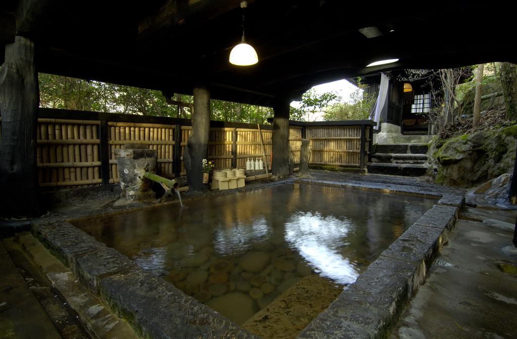 Kurokawa Onsen Yama No Yado Shinmeikan Minamioguni Exterior photo